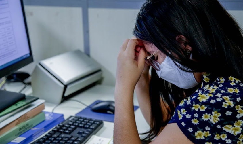 No mês de prevenção ao suicídio, especialistas alertam sobre os sintomas ligados a depressão e divulgam centrais de atendimento