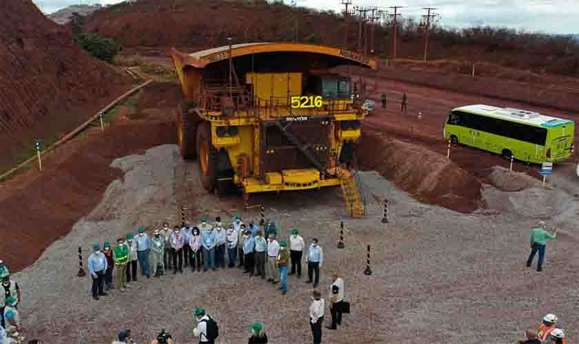 Vice-presidente visita a Amazônia na companhia de embaixadores