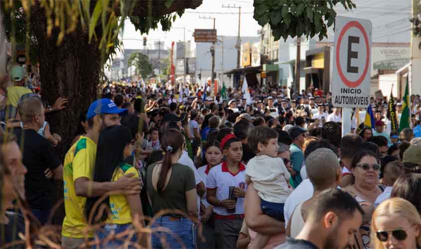 Município encerra Semana da Pátria com desfile cívico 