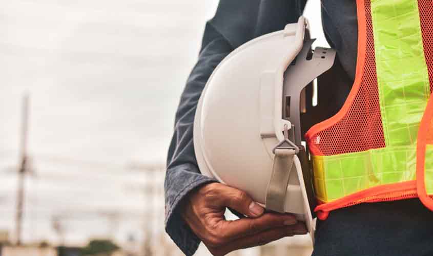 Engenheiro eletricista contratado em 2005 terá adicional de periculosidade calculado sobre salário-base