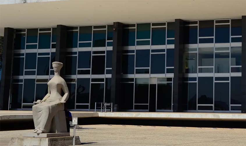 STF forma maioria para afastar diretor-geral da PF