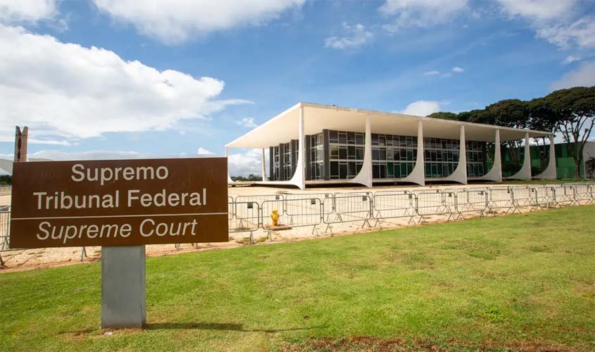 Ex-ministros do STF pedem apuração de crise