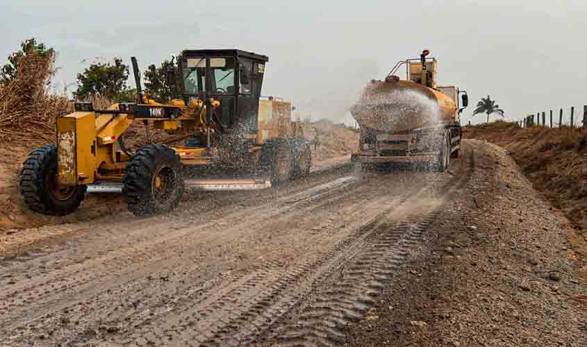 Rodovia-498 no Cone Sul do estado recebe serviço de manutenção realizado pelo governo de RO