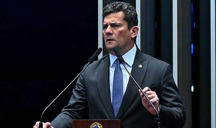 Moro celebra projeto que protege agentes públicos