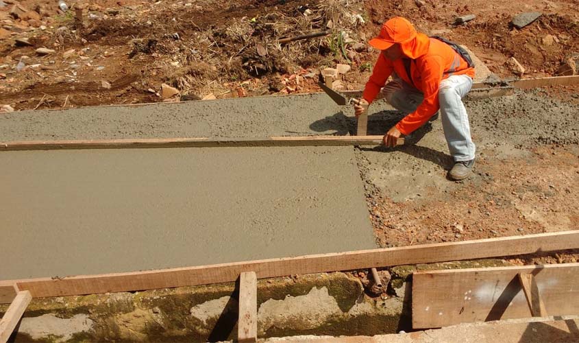 DER faz calçada de concreto no Ginásio de Esportes Fidoca em Porto Velho