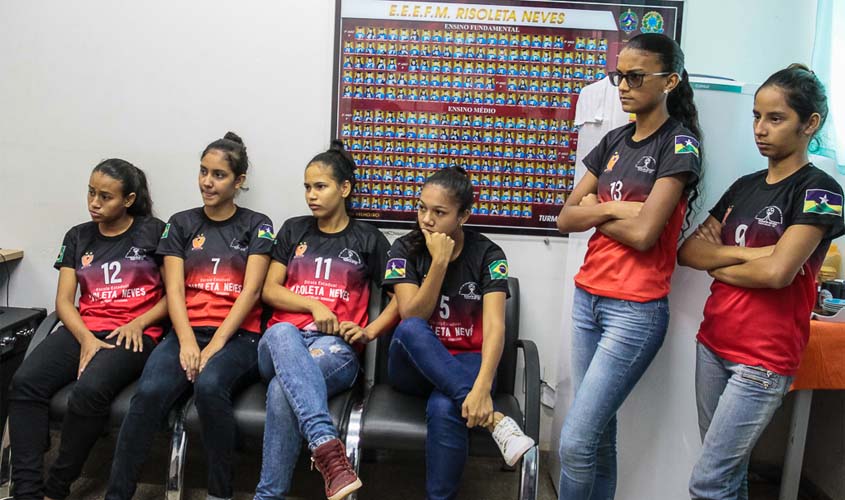 Futsal da escola Risoleta Neves, em Porto Velho, quer medalha em Brasília e desfile no caminhão do Corpo de Bombeiros