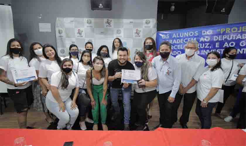Deputado Marcelo Cruz participa de entrega de certificados aos alunos do Projeto Gerar