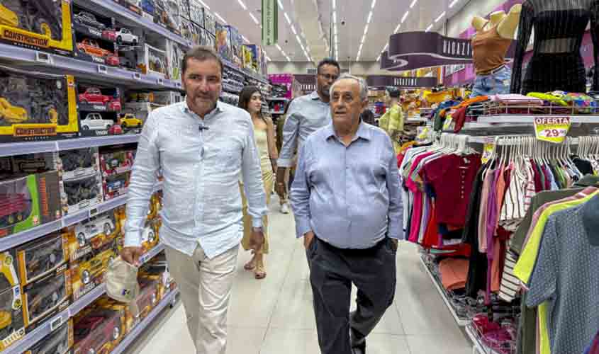 Prefeito Hildon Chaves prestigia inauguração de supermercado na zona Leste da capital