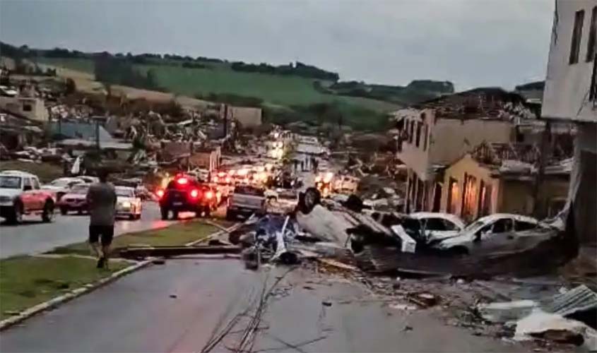 Ciclone no Paraná deixa 4 mortos e 400 feridos