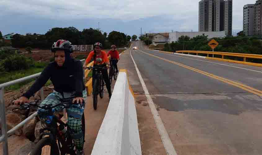 Estrutura da ponte sobre o rio Urupá assegura prática esportiva