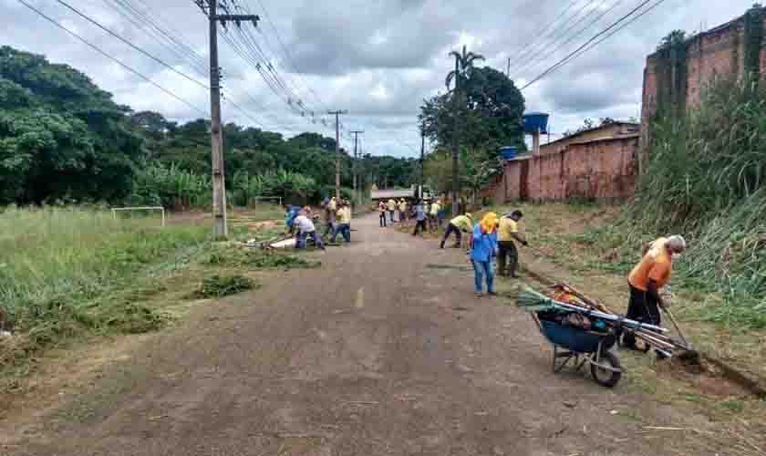 Moradores da Vila Tupi recebem mutirão de limpeza da Prefeitura