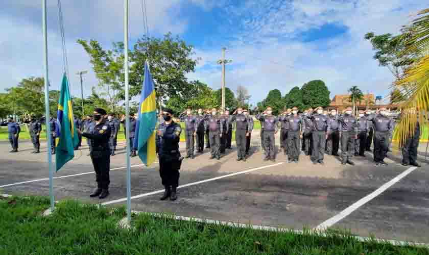 Policiais militares do Núcleo de Inteligência do 4º Batalhão da PM recebem certificados de destaque operacional