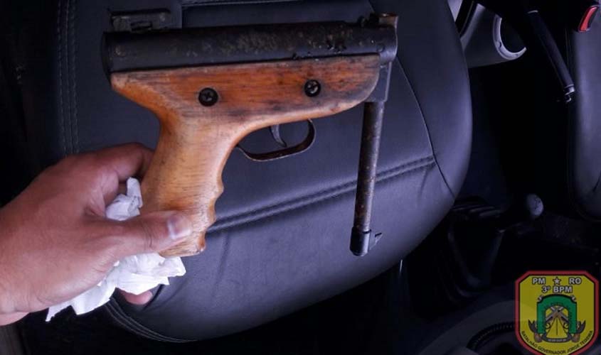 Policiais do 3º BPM encontram arma de fogo que seria disparada contra viatura em ocorrência