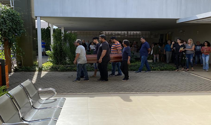 Corpo do radialista Miguel Silva é sepultado no Santo Antônio