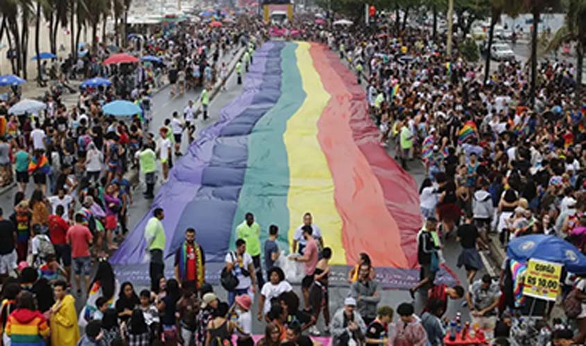 Lei que proíbe crianças e adolescentes em Paradas do Orgulho LGBTI+ no Amazonas é questionada no STF