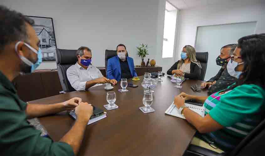 Presidente Alex Redano se reúne com lideranças de Itapuã do Oeste e discute apoio ao município