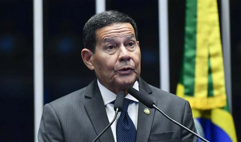 Hamilton Mourão não é uma vaca fardada