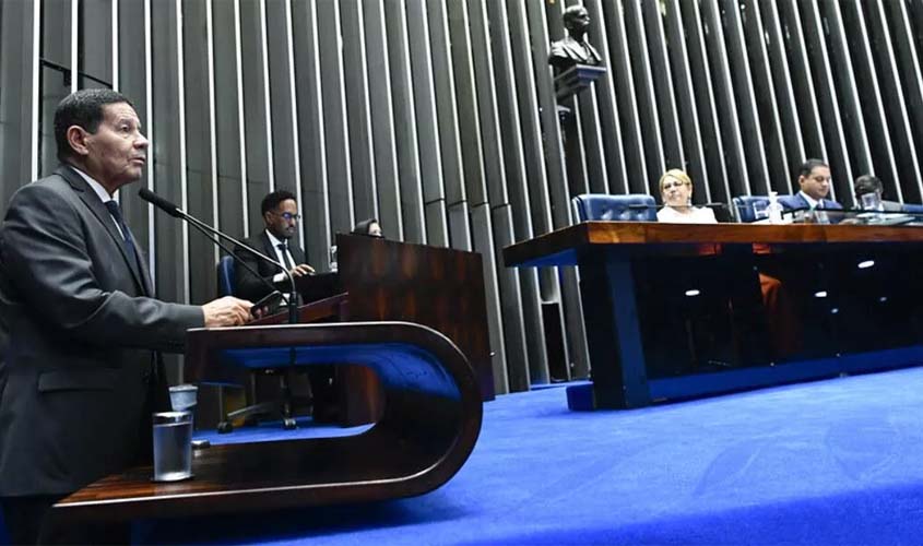 A insignificância de Hamilton Mourão até para os colegas fardados