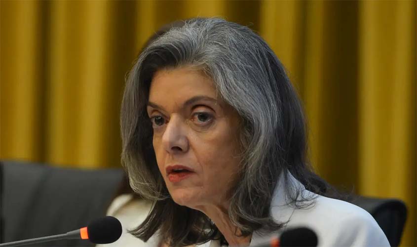 Cármen Lúcia vota contra gratificação a inativos do INSS