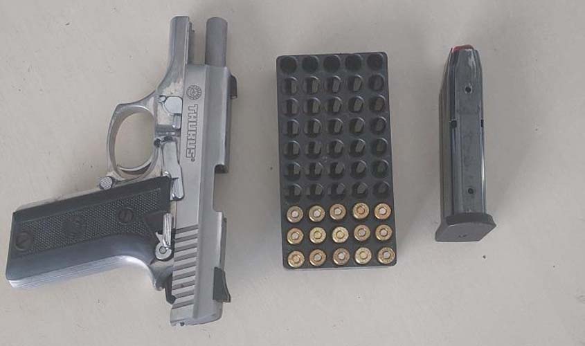 PM apreende arma furtada e prende suspeito por extorsão