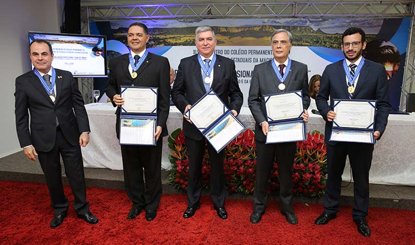 Diretor da Emeron recebe medalha da Escola Superior da Magistratura Tocantinense