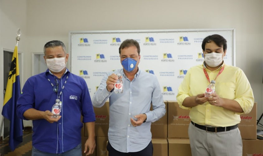 Dydyo Refrigentes e Águas Kaiary doam 1.000 garrafas de álcool 70º à Prefeitura