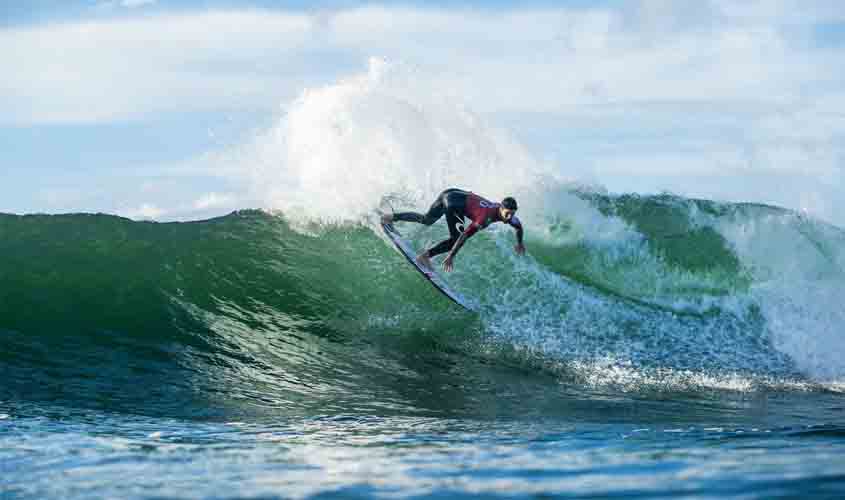 Surfe: cinco brasileiros avançam para quartas de final em Newcastle