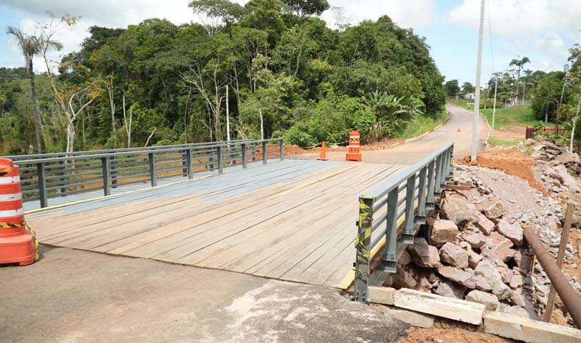 Prefeitura reconstrói ponte na Estrada do Santo Antônio