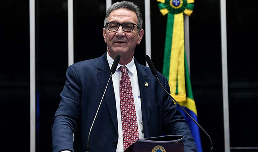 Lucas Barreto critica transposição 'fatiada' de servidores do Amapá  