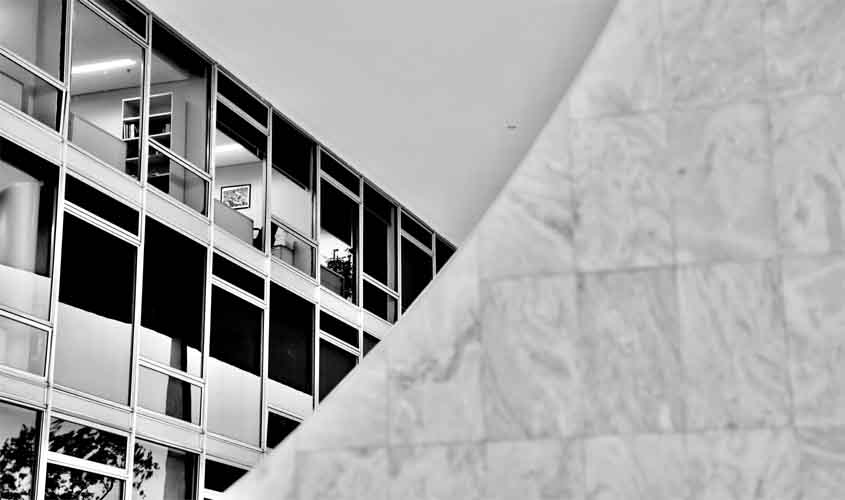 Plenário suspende julgamento sobre exigência de inscrição na OAB para advocacia pública