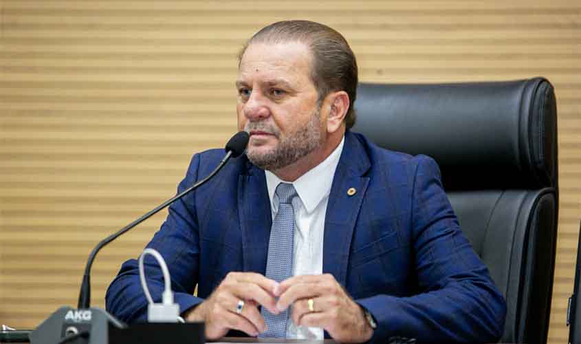 Cirone Deiró propõe criação do Bolsa Uniforme 