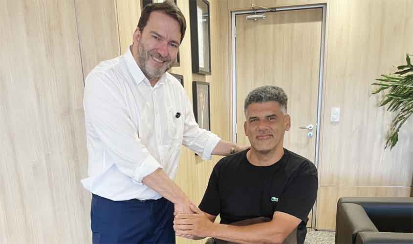 Deputado Alex Redano solicita instalação de quiosque para emissão de RG na Câmara Municipal de Ouro Preto do Oeste