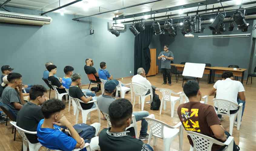 Prefeitura dá início às aulas para formação de novos barbeiros na capital