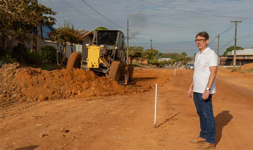 Prefeitura inicia asfaltamento na Linha 605