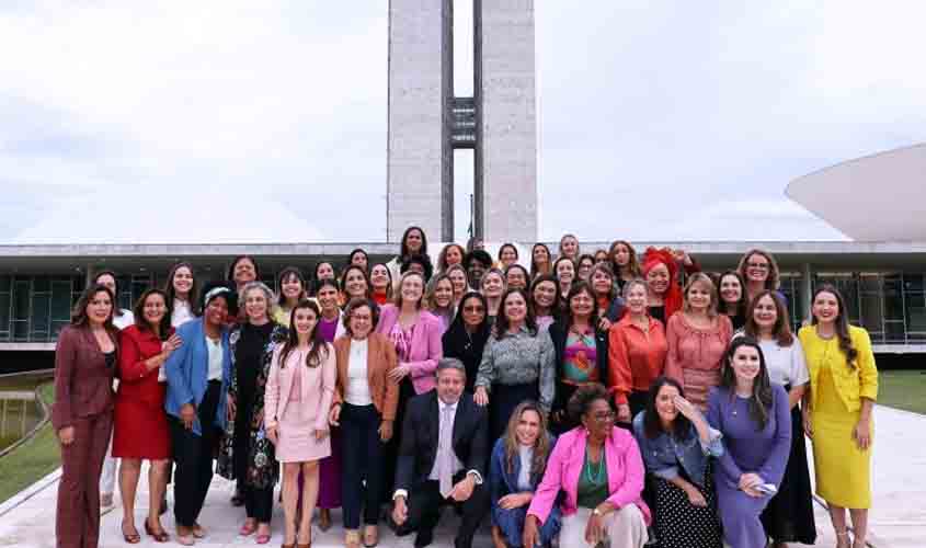 Câmara dos Deputados lança guia sobre candidaturas de mulheres  