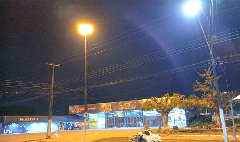 Prefeitura substitui iluminação queimada no entorno do Parque Hermínio Victorelli