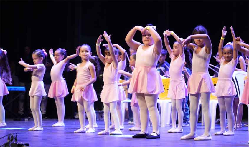 Recital celebra talentos da rede municipal de ensino com emoção, arte e inclusão