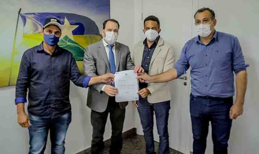 Seringueiras tem convênio de R$ 150 mil para a recuperação de estradas assinado