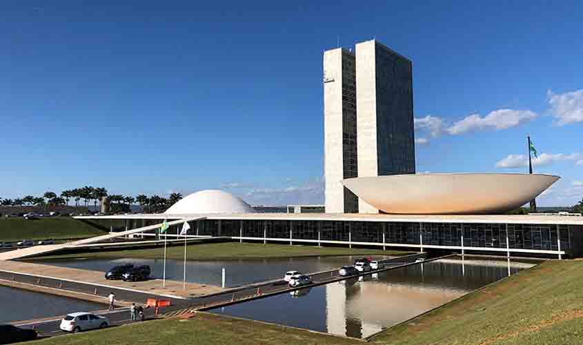 Senado e Câmara questionam decisões de Flávio Dino que limitam ‘emendas pix’  