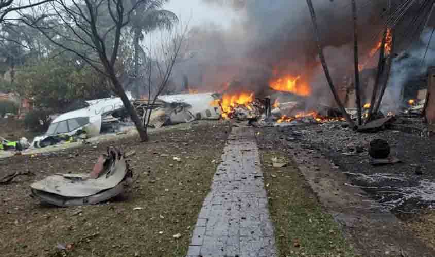 Avião da Voepass com 58 passageiros e 4 tripulantes cai em Vinhedo