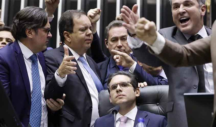 Imprensa dá holofote e palanque para líderes da delinquência da extrema direita