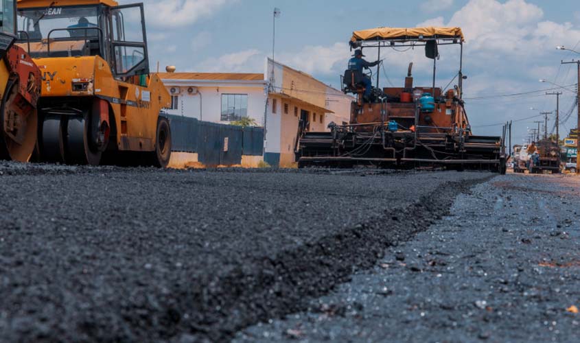 Rua Pau Ferro recebe obras de recapeamento nesta sexta-feira (9)