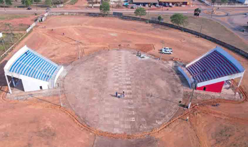 Dra. Taíssa e secretário da Seosp acompanham obras de revitalização do Bumbódromo em Guajará-Mirim