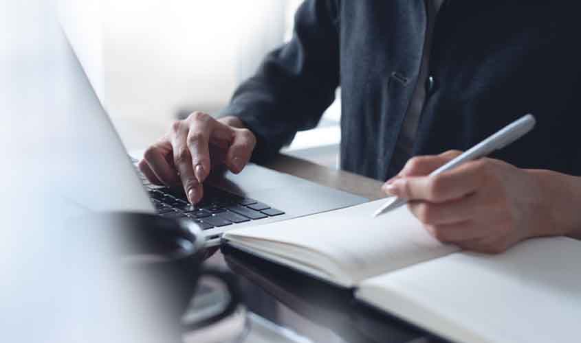 Jornalistas contratados por empresa pública têm direito reconhecido à jornada de 5h