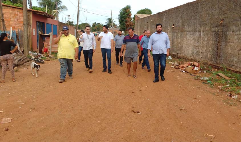 Márcio Oliveira leva asfalto ao bairro Socialista 