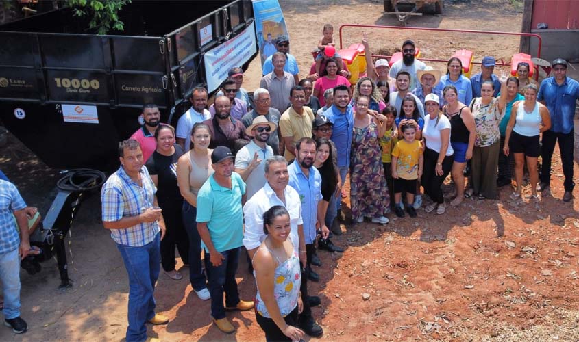 Marcelo Cruz realiza entrega de equipamentos agrícolas no distrito de Nova Colina, em Ji-Paraná