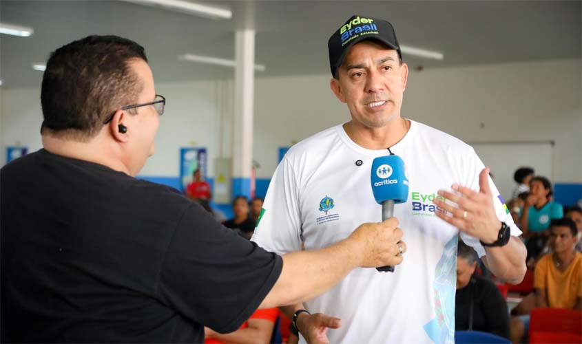 Eyder Brasil homenageia cerca de 400 jornalistas com voto de louvor