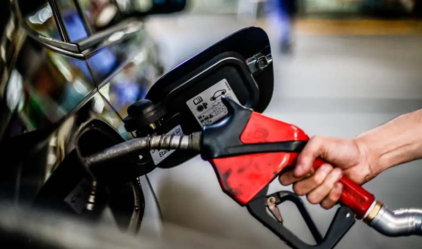 Governo zera tributos da gasolina e amplia subsídio ao diesel