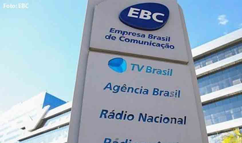 Referência a agentes públicos e saudação ao presidente da República em transmissão de partida de futebol desvirtua objetivo central da EBC