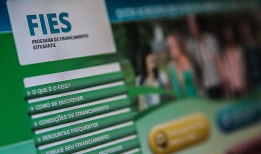 Mais de 1,2 milhão de estudantes podem procurar a CAIXA para renegociar o FIES